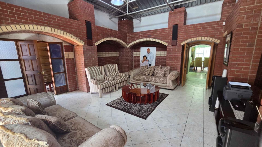 5 Bedroom Property for Sale in Fichardt Park Free State
